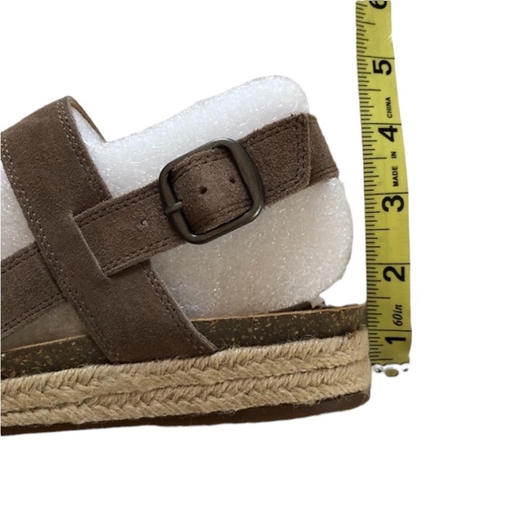 Lucky Brand Women’s "Gadine" Taupe Suede Sandals - Picture 4 of 11